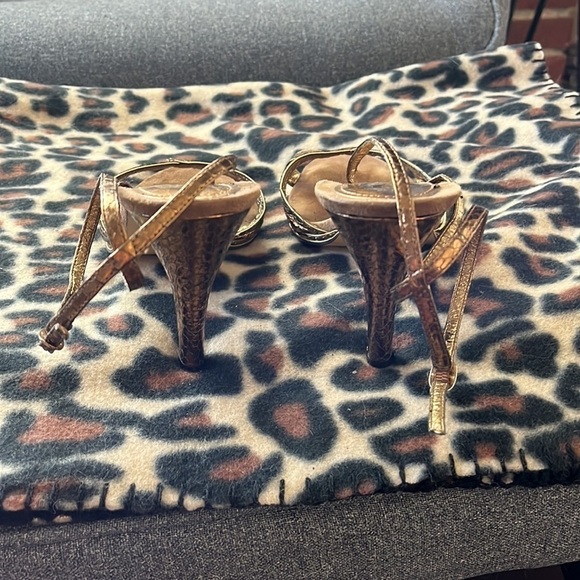 Enzo Angiolini size 7 1/2 strappy sandals in a brown color. Good condition - Picture 3 of 5